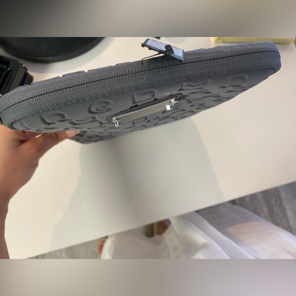 Marc Jacobs Tablet electronics Case bag in soft gray Dreamy Neoprene logo NWT - Picture 9 of 12